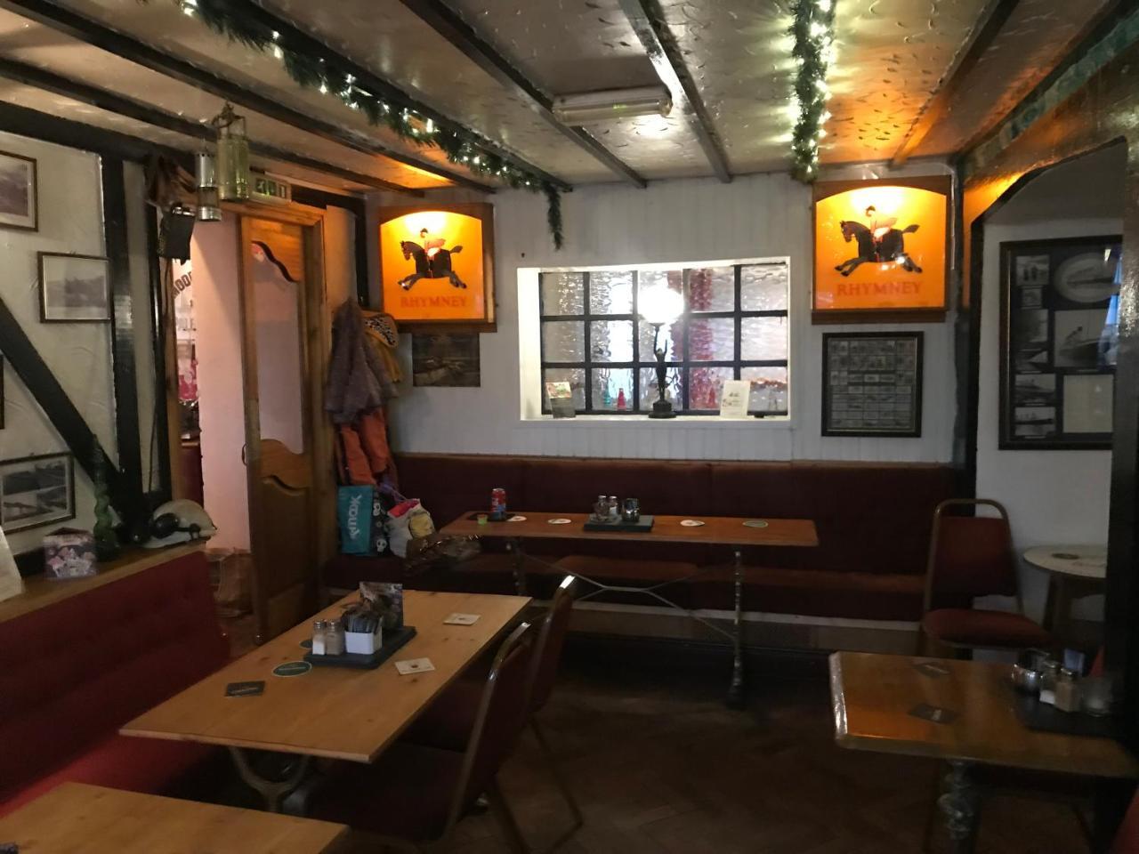 Prince Of Wales Inn Rhymney Kültér fotó